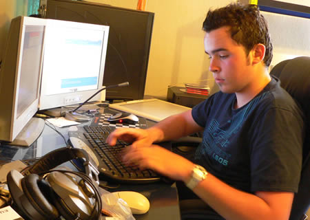 轰炸短信在线使用